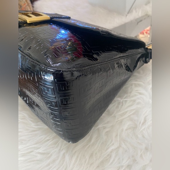 FENDI
Patent FF Embossed Forever Mama Baguette Black - Picture 8 of 14